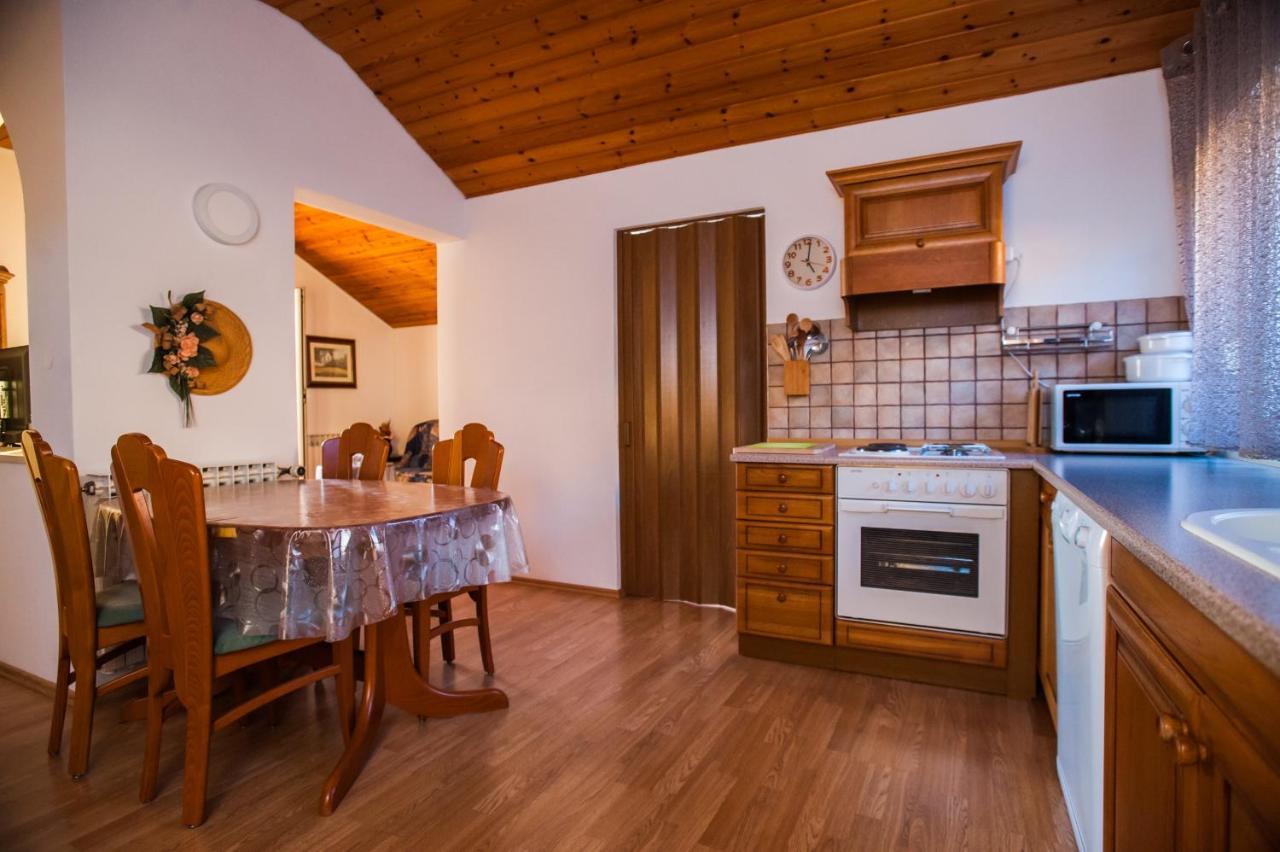 Apartments Nino Podstrana Exterior photo