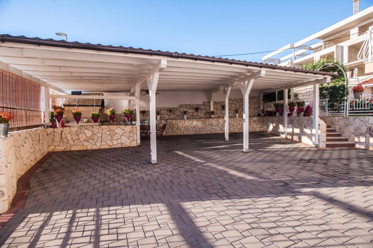 Apartments Nino Podstrana Exterior photo